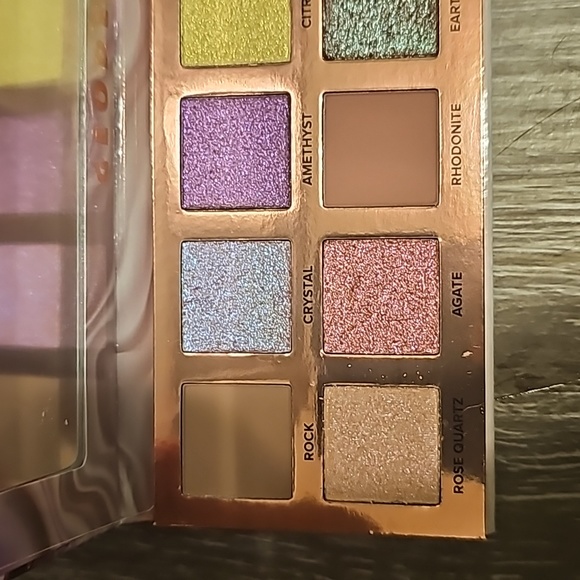 What's Up Beauty Geodes pallet - Picture 3 of 5